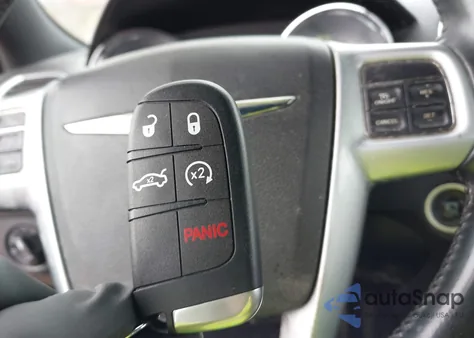 2013 Chrysler 300 Motown из США, поврежденный, VIN 2C3CCARG2DH581128